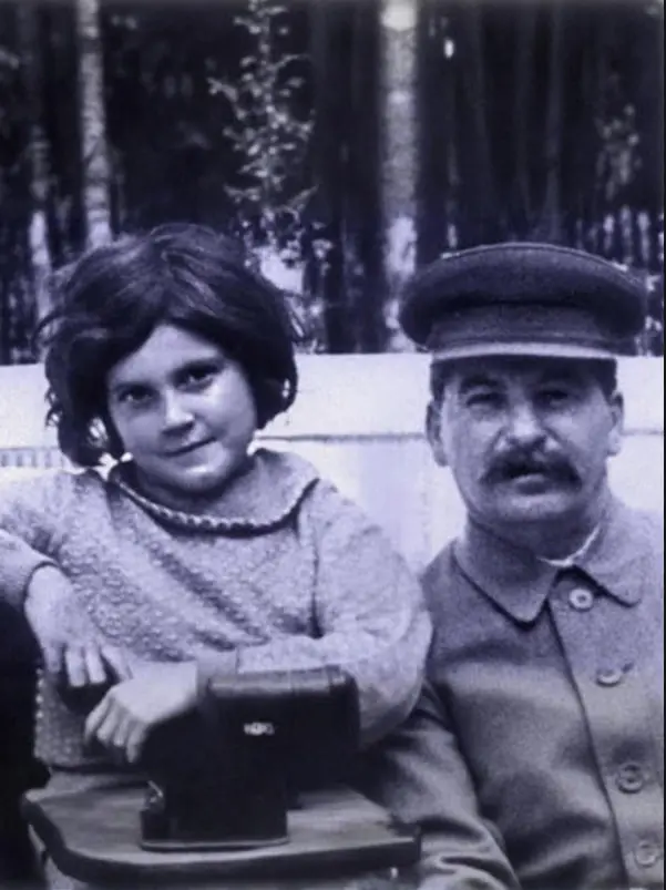 《斯大林的托赫特》：权力游戏下的父女情深，一场通往自由的残酷冒险